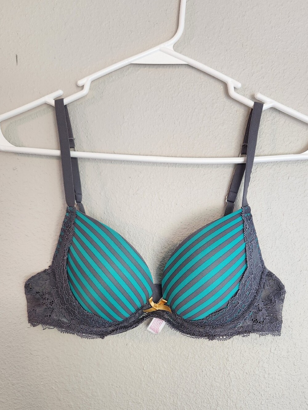 Xhilaration Lace Pushup Bra Size 34B